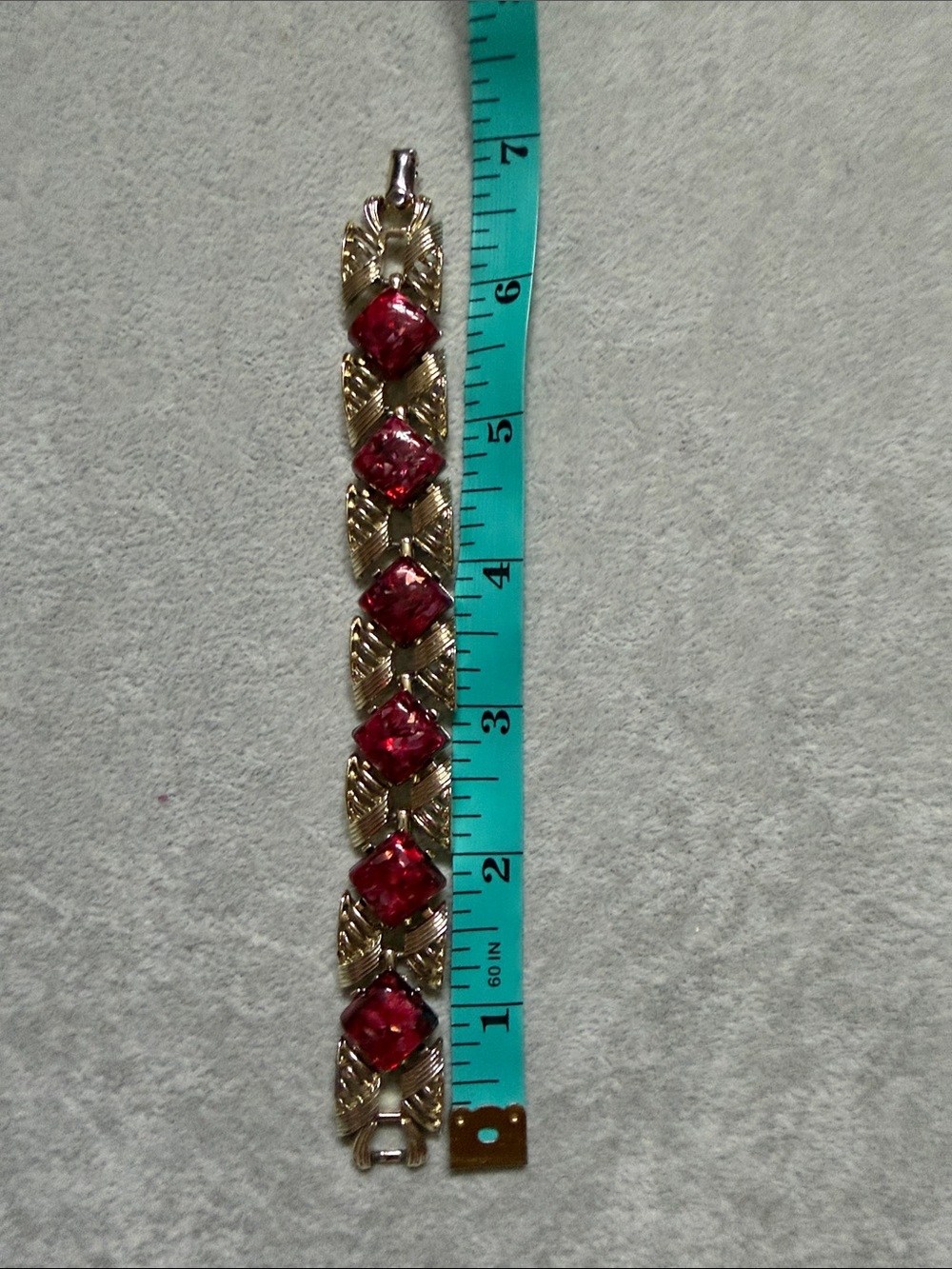 Vintage Coro Gold-Tone Bracelet with Confetti Lucite Accents - Picture 3 of 11